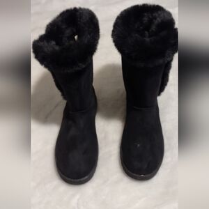 So boots for women size 10 used excellent condition